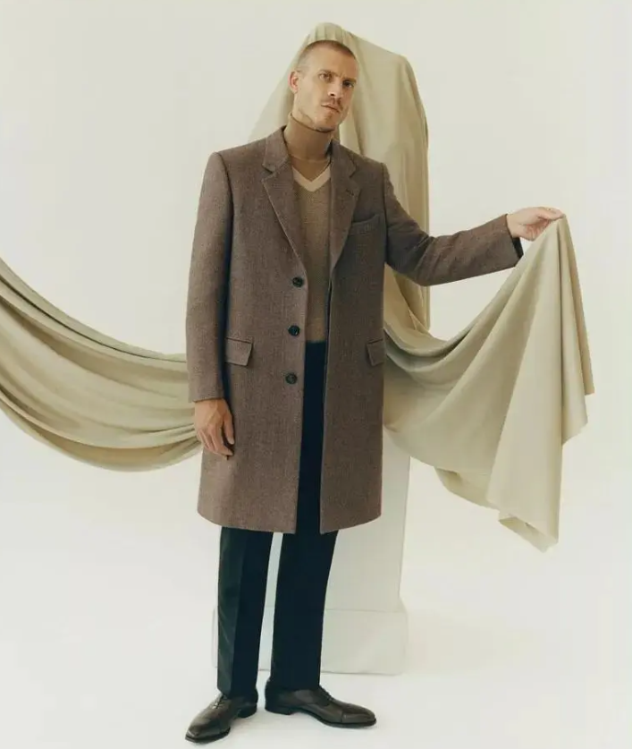 Zusammenklappbarer Pullover mit hohem Kragen