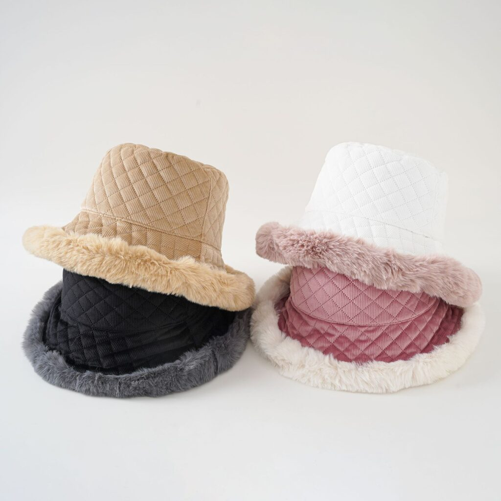 Kunstfellakzente – Winter-Bucket-Hüte