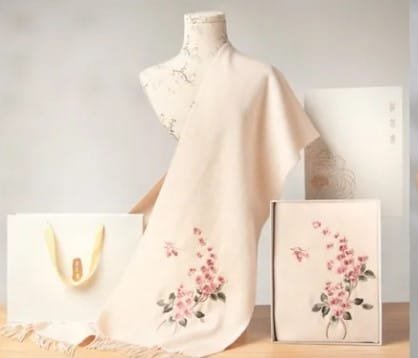 刺繍入りウールタッセルスカーフ
