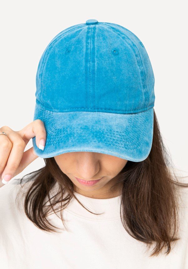 wear a baseball cap