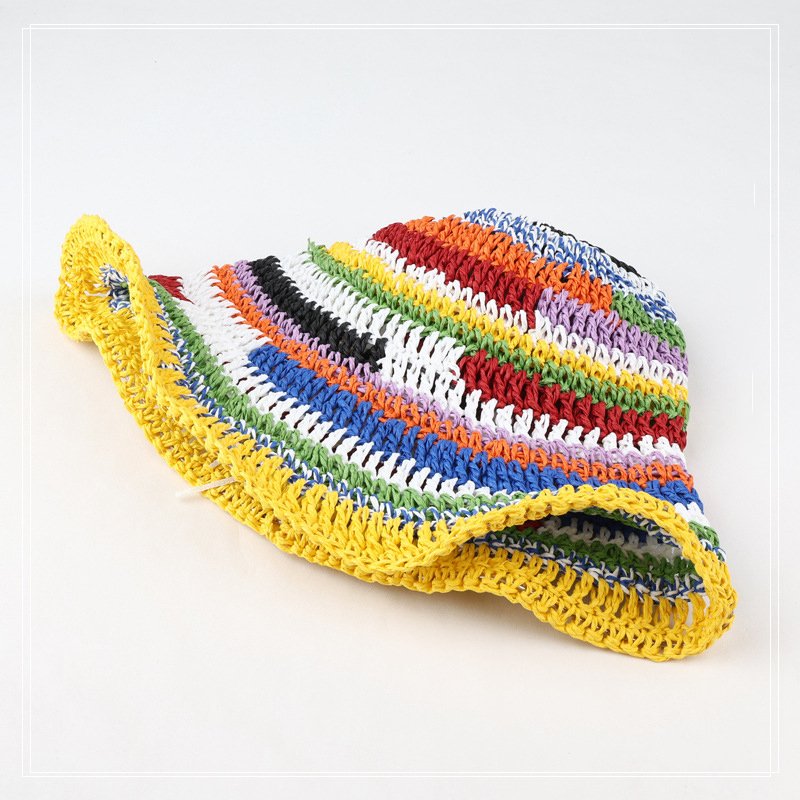 Handgefertigter, farbenfroher Sonnenhut für Damen mit breiter Krempe aus gestricktem Häkelgarn