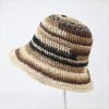 Handgefertigter, farbenfroher Sonnenhut für Damen mit breiter Krempe aus gestricktem Häkelgarn