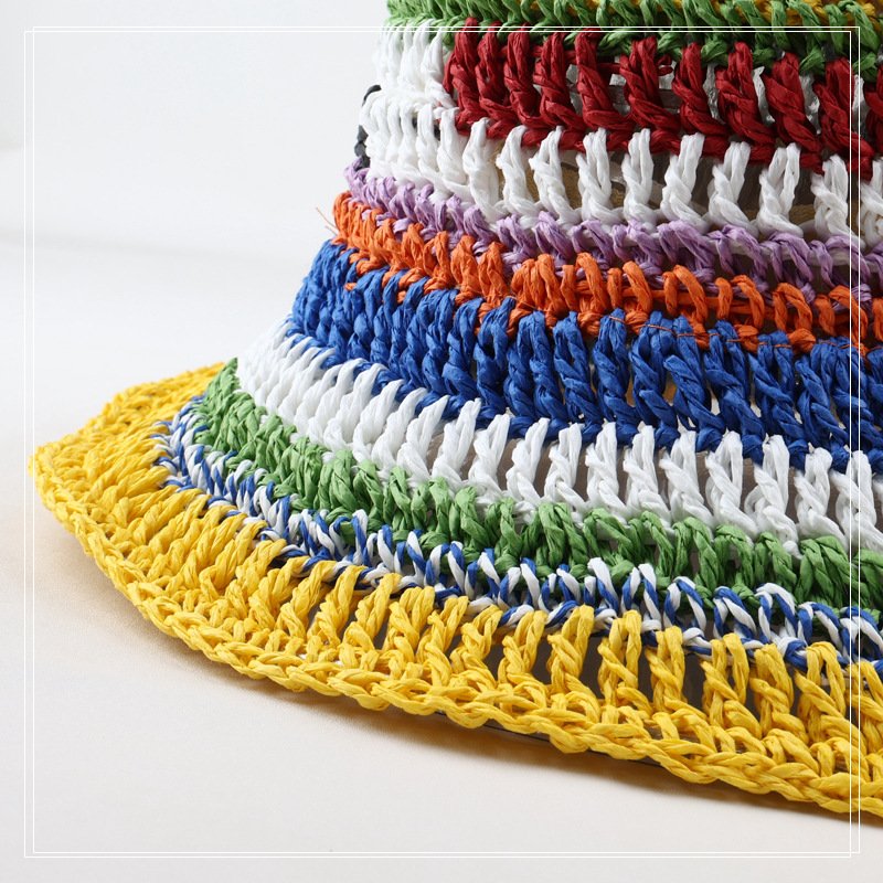 Handgefertigter, farbenfroher Sonnenhut für Damen mit breiter Krempe aus gestricktem Häkelgarn