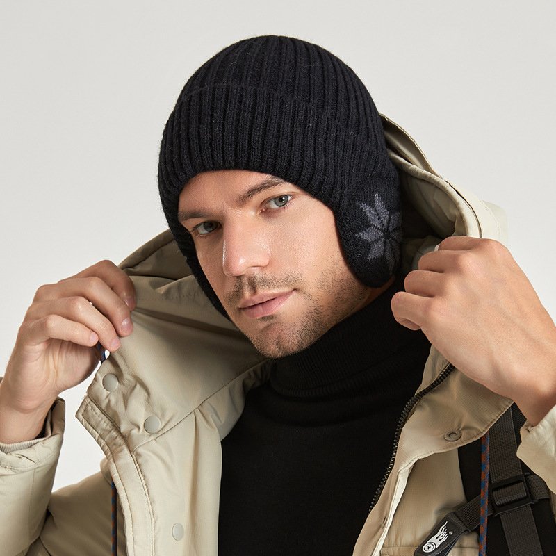 Winterliche, dick gefütterte Plüsch-Strickmütze mit Ohrenklappen und Ohrenschützern
