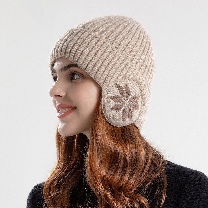 Winterliche, dick gefütterte Plüsch-Strickmütze mit Ohrenklappen und Ohrenschützern